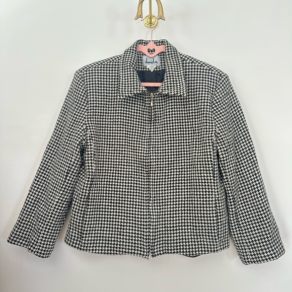 Jackets & Blazers - Vintage Black & White Houndstooth Zip-Front Women's Jacket